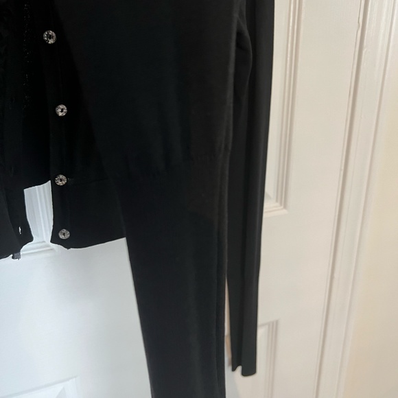 Short black sweater - Picture 3 of 8